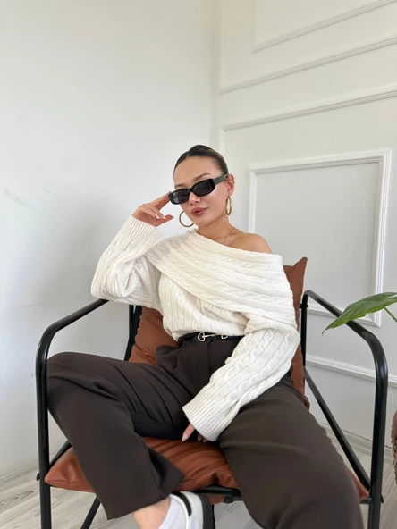 Kadın Madonna Yaka Kazak Ekru ürün görseli 1