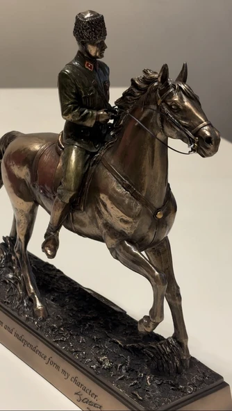 Wise Ofis Masaüstü Atatürk Atlı Heykeli 27,8 cm (G) X 26,1 cm. (Y) X 8,7 cm (E) - Resim 2