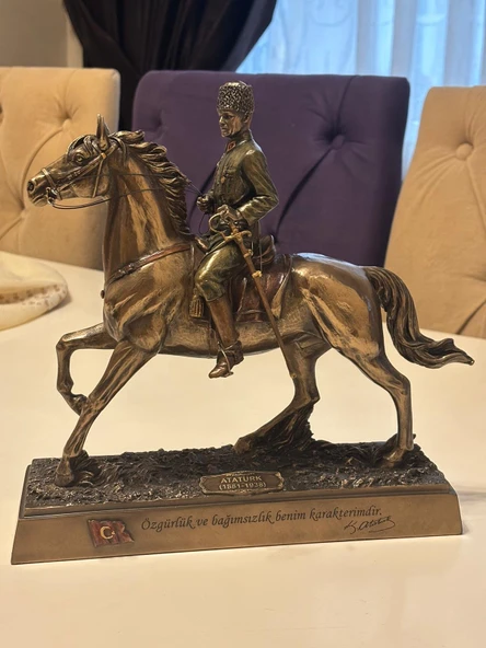 Wise Ofis Masaüstü Atatürk Atlı Heykeli 27,8 cm (G) X 26,1 cm. (Y) X 8,7 cm (E) - Resim 4