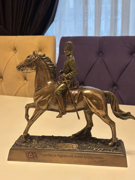 Wise Ofis Masaüstü Atatürk Atlı Heykeli 27,8 cm (G) X 26,1 cm. (Y) X 8,7 cm (E) - Resim 5