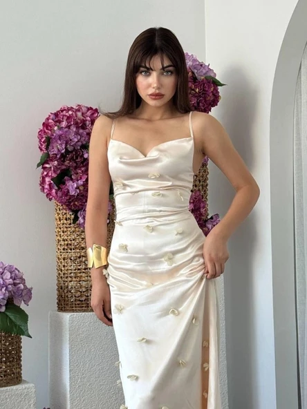 Dora Çiçek Detaylı Elbise ürün görseli