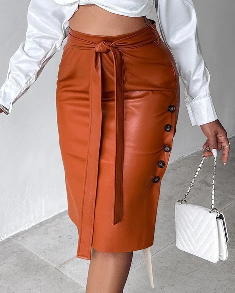 Kadın Yüksek Bel Kuşaklı Yanlardan Düğmeli Mini Deri Etek - Resim 4