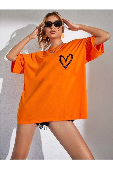 Yasolin Minimal Kalp Baskılı Oversize Tshirt ürün görseli