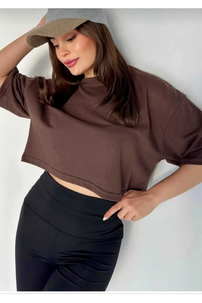 KOZİA OUTDOORS malşkocbey kahverengi oversize oyaka  crop t-şhirt ürün görseli