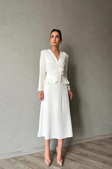 Ekru Pile Detaylı Kruvaze Elbise ürün görseli