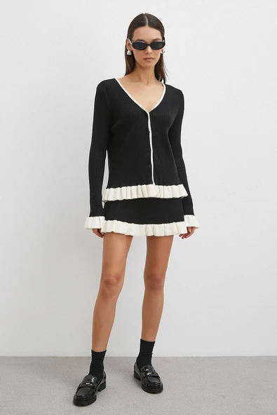 Düğmeli Eteği Fırfırlı Etekli Triko Takım Siyah - Resim 2