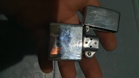 Zippo görünümlü metalik çakmak 1 adet ikinci el - Resim 3