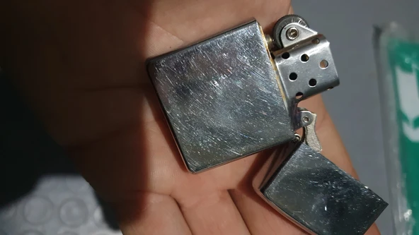 Zippo görünümlü metalik çakmak 1 adet ikinci el ürün görseli