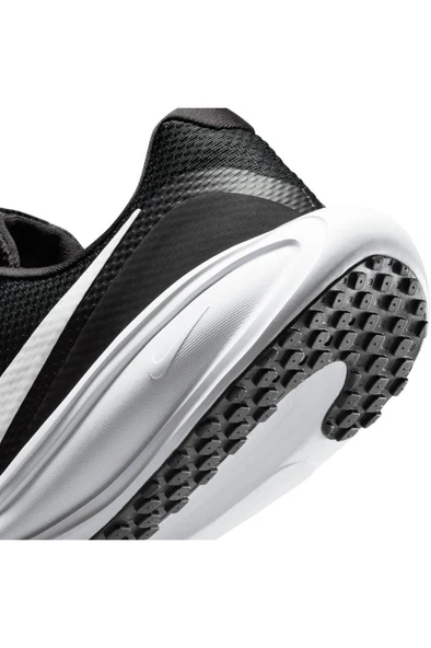 Nike REVOLUTION 8 HJ9198 003 Erkek Yürüyüş ve Koşu Ayakkabısı Siyah Beyaz 40-45 - Resim 4