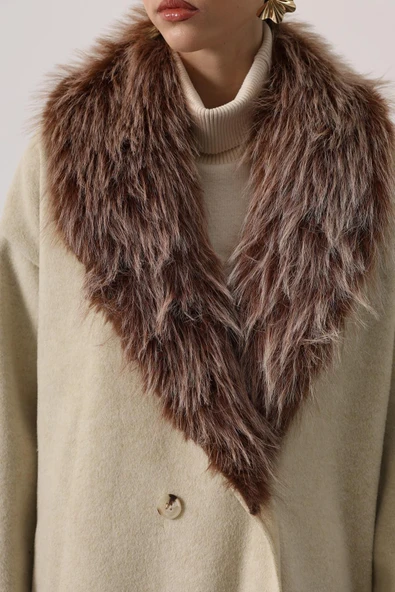 Kaşe Kaban Uzun Model Kürklü Yaka Detaylı - Resim 4