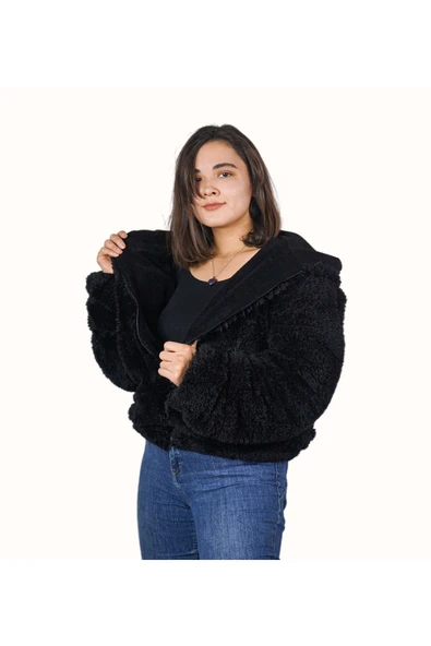 Özgüner Oyuncak Kış Modasında Fark Yaratın: Kadın Peluş Montlar ürün görseli