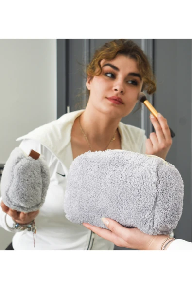 Ayıcı Oyuncak Yumuşak Peluş Makyaj Çantası - Şık ve Kullanışlı Kadın Kozmetik Çantası ürün görseli 1