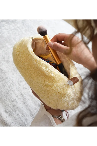 Harika Peluş Fabrikası Yumuşak Peluş Makyaj Çantası - Şık ve Kullanışlı Kadın Kozmetik Çantası - Resim 2