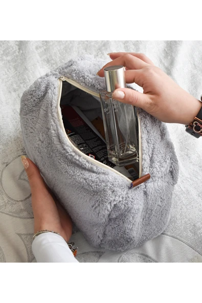 Harika Peluş Fabrikası Yumuşacık Peluş Seyahat Çantası – Konforlu ve Şık Tasarım ürün görseli 1