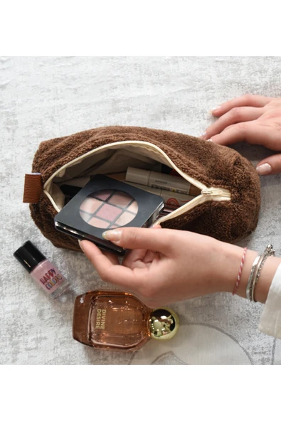 Harika Peluş Fabrikası Yumuşak Peluş Makyaj Çantası - Şık ve Kullanışlı Kadın Kozmetik Çantası - Resim 3