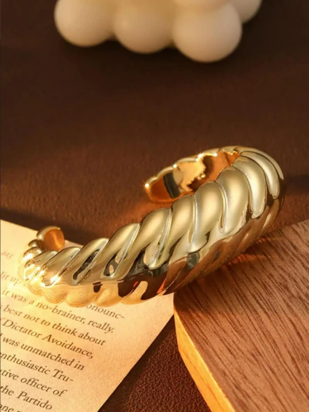 Altın Renk Burgu Detaylı Plaka Kelepçe Bileklik ürün görseli 1