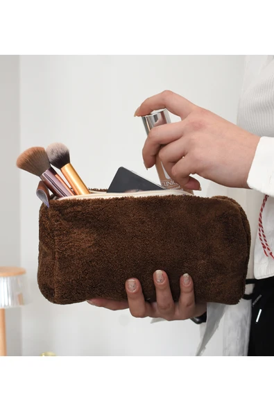 Harika Peluş Fabrikası Yumuşak Peluş Makyaj Çantası - Şık ve Kullanışlı Kadın Kozmetik Çantası - Resim 2