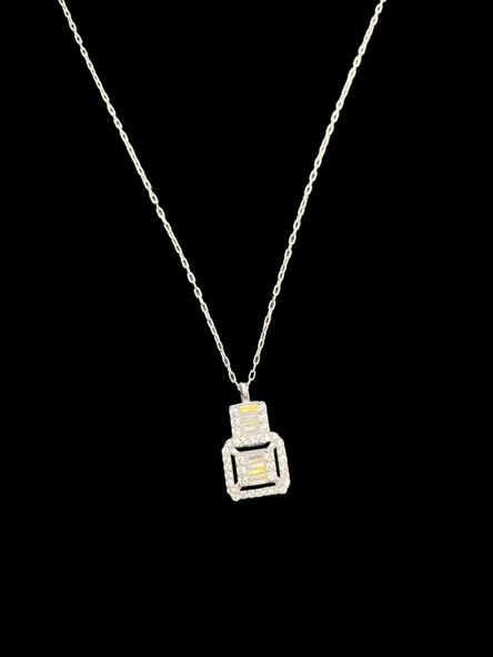 ? Zirkon Taşlı 925 Ayar Gümüş Kare Kolye | Şıklık ve Işıltı Bir Arada! ürün görseli 1