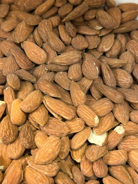 Öz Altın  Kayısı Yerli Badem  1 KG ürün görseli 1