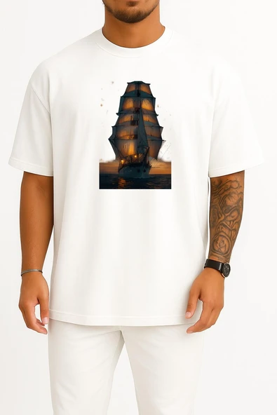 Oversize Yelkenli Tekne Göğüs Tasarımlı Unisex T-Shirt ürün görseli