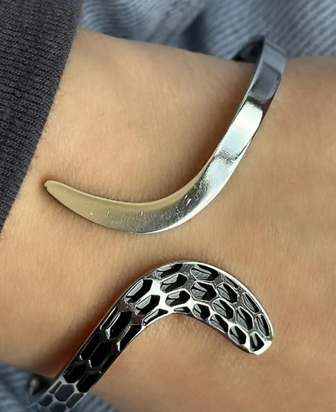 Gümüş Renk Yılan Figürlü Çelik Kelepçe Bileklik ürün görseli 1