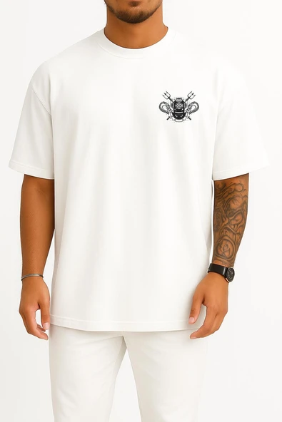 Oversize Dalgıç Başlığı Cep ve Sırt Tasarımlı Unisex T-Shirt ürün görseli