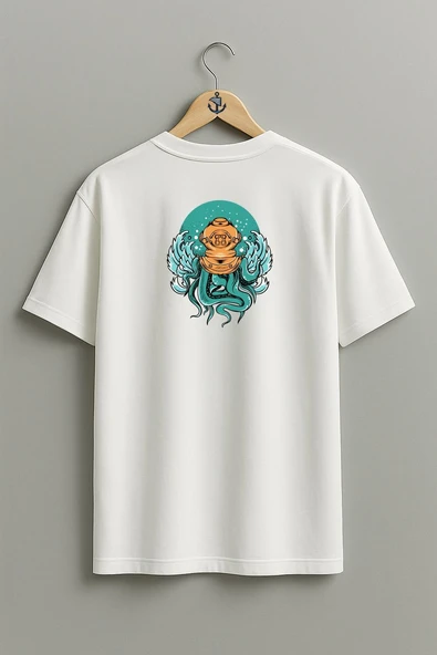 Oversize Dalgıç Octopus Diving With A Helmet Cep ve Sırt Tasarımlı Unisex T-Shirt - Resim 2