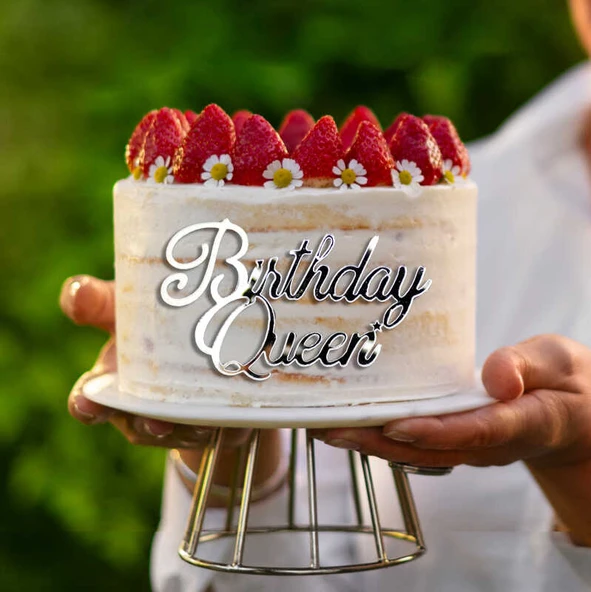 Pasta Önü Pleksi Birthday Queen Yazı Gümüş 10x6 cm ürün görseli