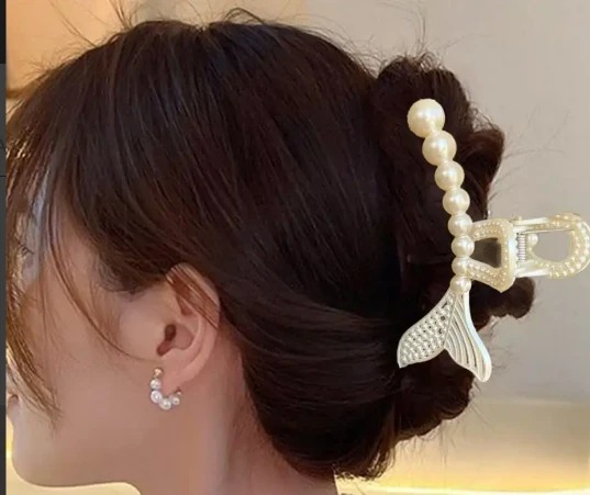 Krem Renk İncili Büyük Boy Balık Figürlü Mandal Toka ürün görseli 1