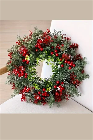 45 cm (17.71 inç) Festive Yapay Noel Çelengi – Çam Yaprakları ve Kırmızı Meyveler | Klasik Duvar & Kapı Süsü | Elektrik Gerektirmez | Ev ve Parti Dekoru için İdeal - Resim 6