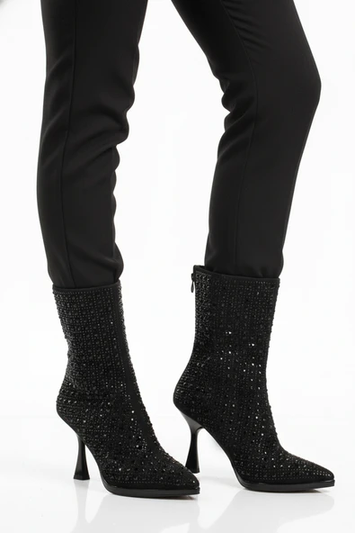 Aspor Siyah Taş İşlemeli İçi Kürklü Kadın Topuklu Çizme ürün görseli