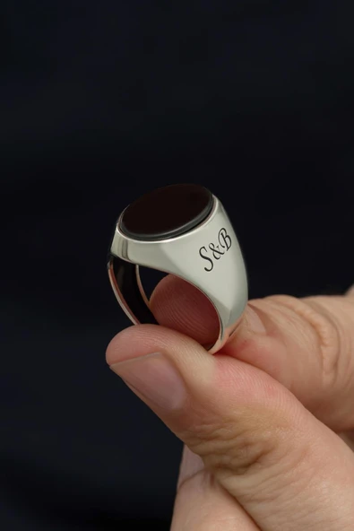 Siyah Oniks Taşlı İsimli Kişiye Özel 925 Erkek Gümüş Yüzük ürün görseli