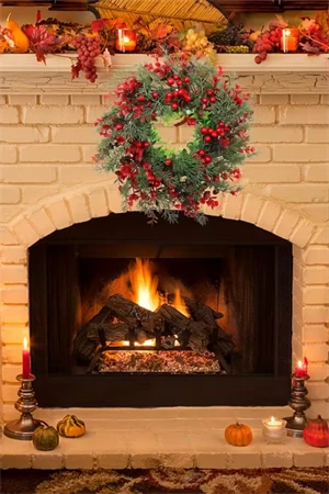 45 cm (17.71 inç) Festive Yapay Noel Çelengi – Çam Yaprakları ve Kırmızı Meyveler | Klasik Duvar & Kapı Süsü | Elektrik Gerektirmez | Ev ve Parti Dekoru için İdeal - Resim 3