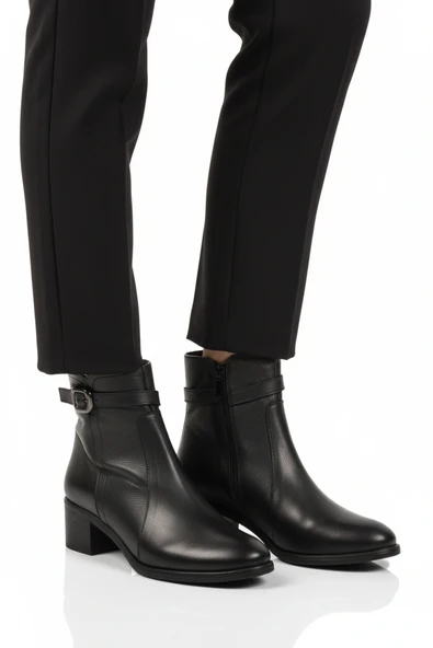 Aspor Siyah Hakiki Deri Fermuarlı İçi Polarlı Kadın Topuklu Bot ürün görseli