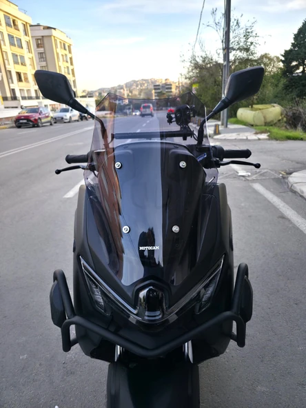 MOTOCAM Yamaha Nmax Siperlik Ön Cam 2025 Model 49cm Füme Renkli 4mm Spor Cam ürün görseli