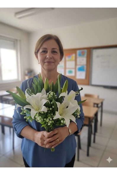 ÖĞRETMENLER GÜNÜ İÇİN TASARLANMIŞ ÖZEL ARANJMAN BUKET ürün görseli