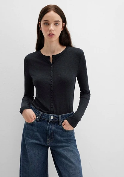 Mavi M1613652-80022 Düğme Detaylı Siyah Uzun Kollu T-Shirt Kadın Tişört ürün görseli 1