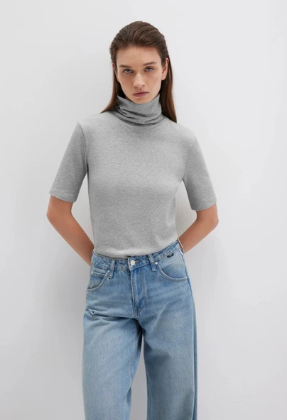 Mavi M1613613 Kısa Kollu Kazak Balıkçı Yaka T-Shirt Kadın Tişört ürün görseli