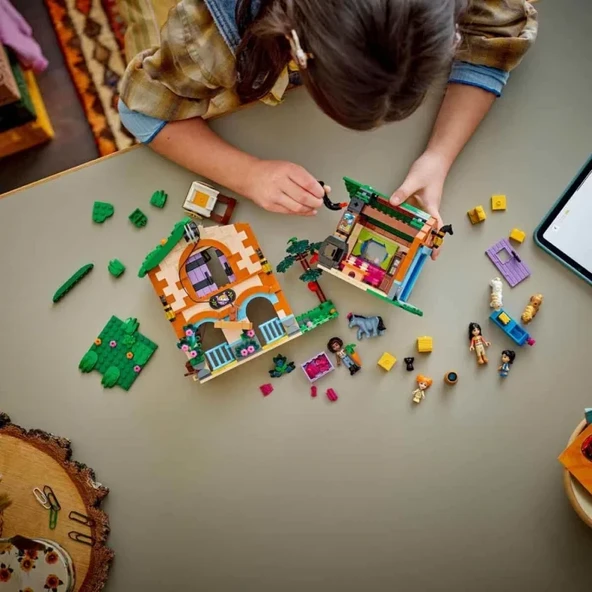 LEGO Friends Midilli Çiftliği ve Ahır 42654 - Resim 3