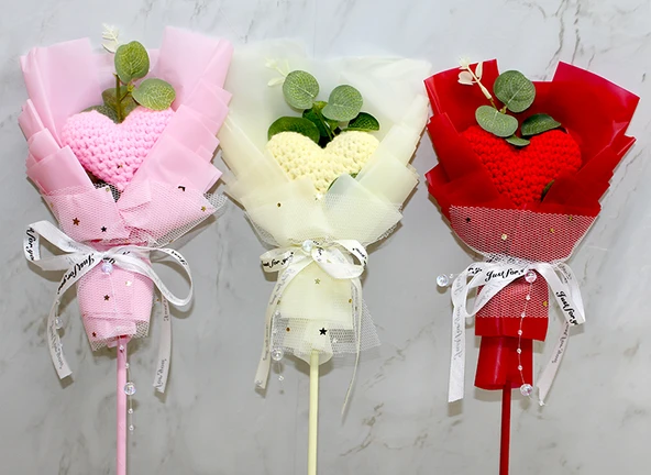 El Örgüsü Kalp Çiçeği Buketi ürün görseli