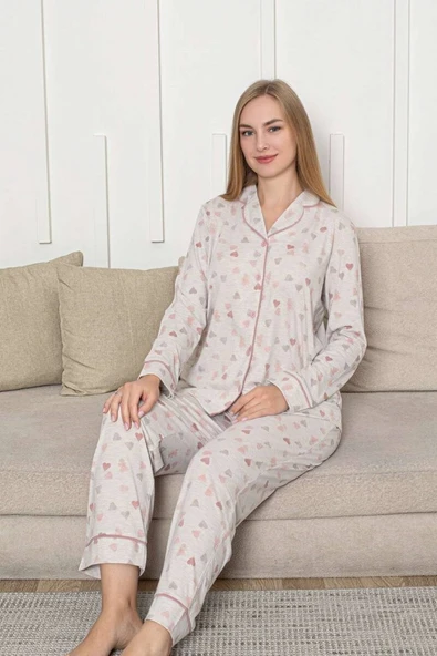 Kadın Bej Kalpli Mevsimlik Boydan Önden Düğmeli Gömlek Yaka Likralı Viskon Uzun Kol Cepli Pijama Takımı - Resim 2