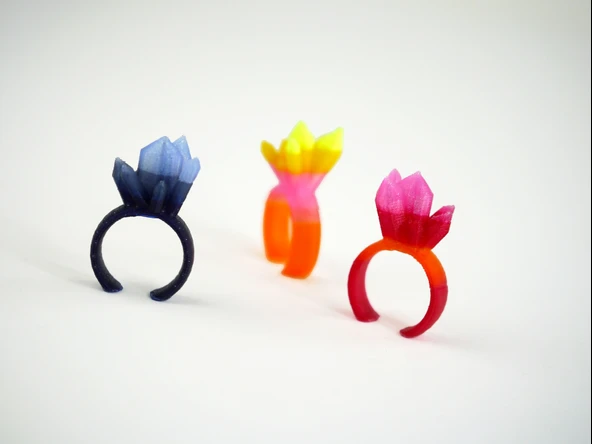 Byr Dev Kristal Yüzük (Plastik Aparattır!!!) 3D ürün görseli