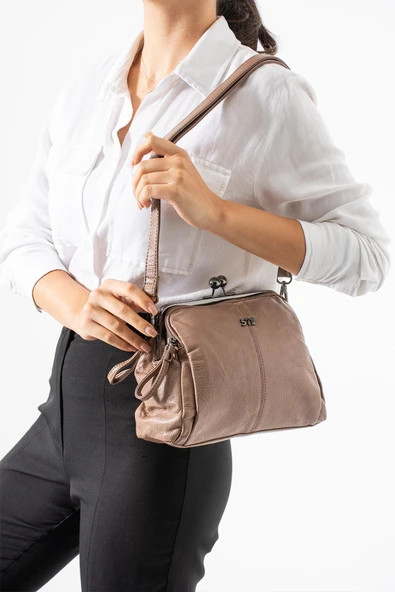 Yıkama Deri Klipsli Fermuarlı 3 Bölmeli Burslu Omuz Çantası Vizon Model:(571-13T) - Resim 2