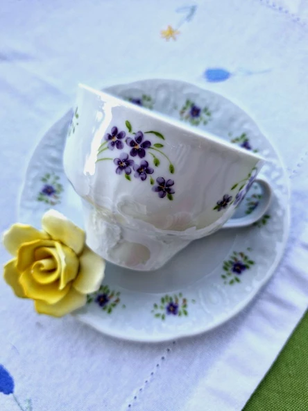 Antika Mitterteich Mor Menekşe Çiçek Desenli Gofreli Alman Porseleni Zarif Duble Kahve Fincanı - Resim 2