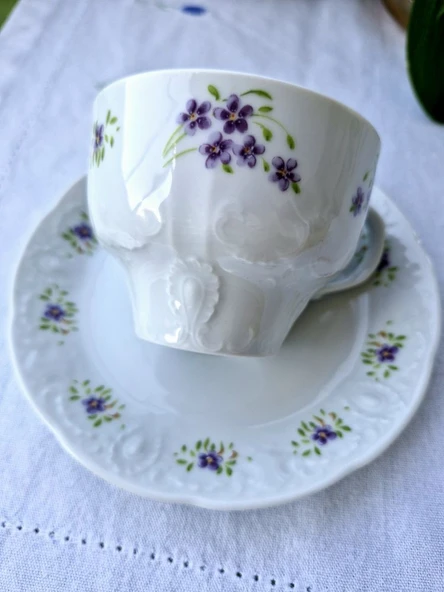 Antika Mitterteich Mor Menekşe Çiçek Desenli Gofreli Alman Porseleni Zarif Duble Kahve Fincanı - Resim 3