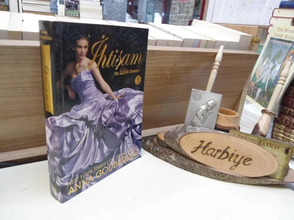 İHTİŞAM - BİR LÜKS ROMANI ürün görseli