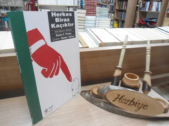 HERKES BİRAZ KAÇIKTIR - NÖROTİKLERİN EL KİTABI ürün görseli 1