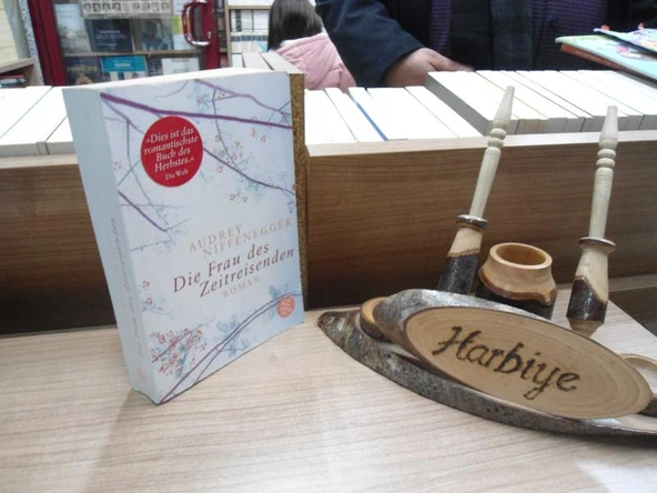 DİE FRAU DES ZEİTREİSENDEN ürün görseli 1