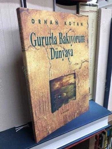 GURURLA BAKIYORUM DÜNYAYA ürün görseli