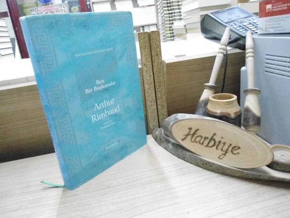 BEN BİR BAŞKASIDIR - CİLTLİ, ŞÖMİZLİ ürün görseli